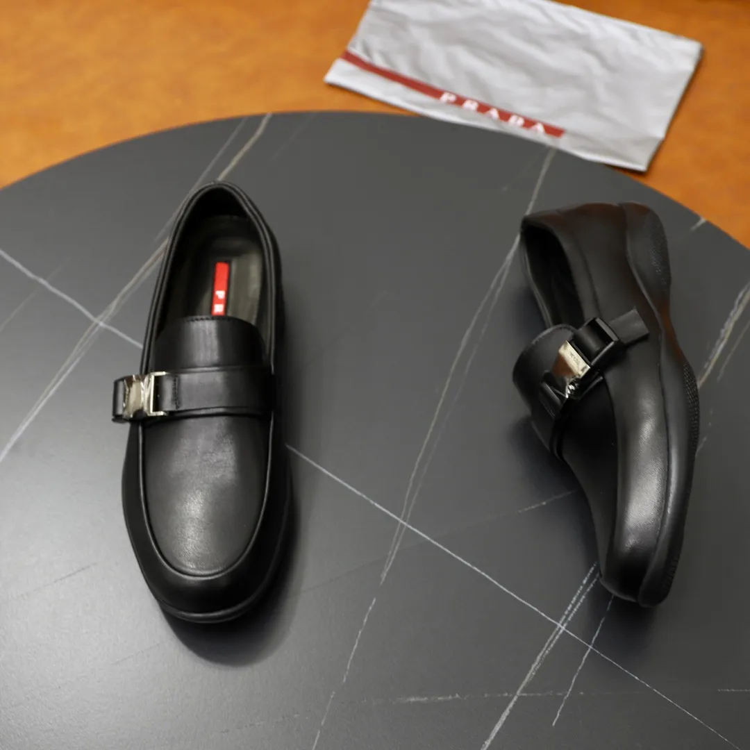Men's shoes💰600💰Top original order Brand: PRADA (Prada) Standard code: Men's code 38/44 (45 can be customized) Grade: Same as the official website Material: Original cowhide surface, cowhide lining, original wear-resistant soft outsole Style category: Business casual slip-on shoes, young fashion, European and American trends, British style Color: actual picture color